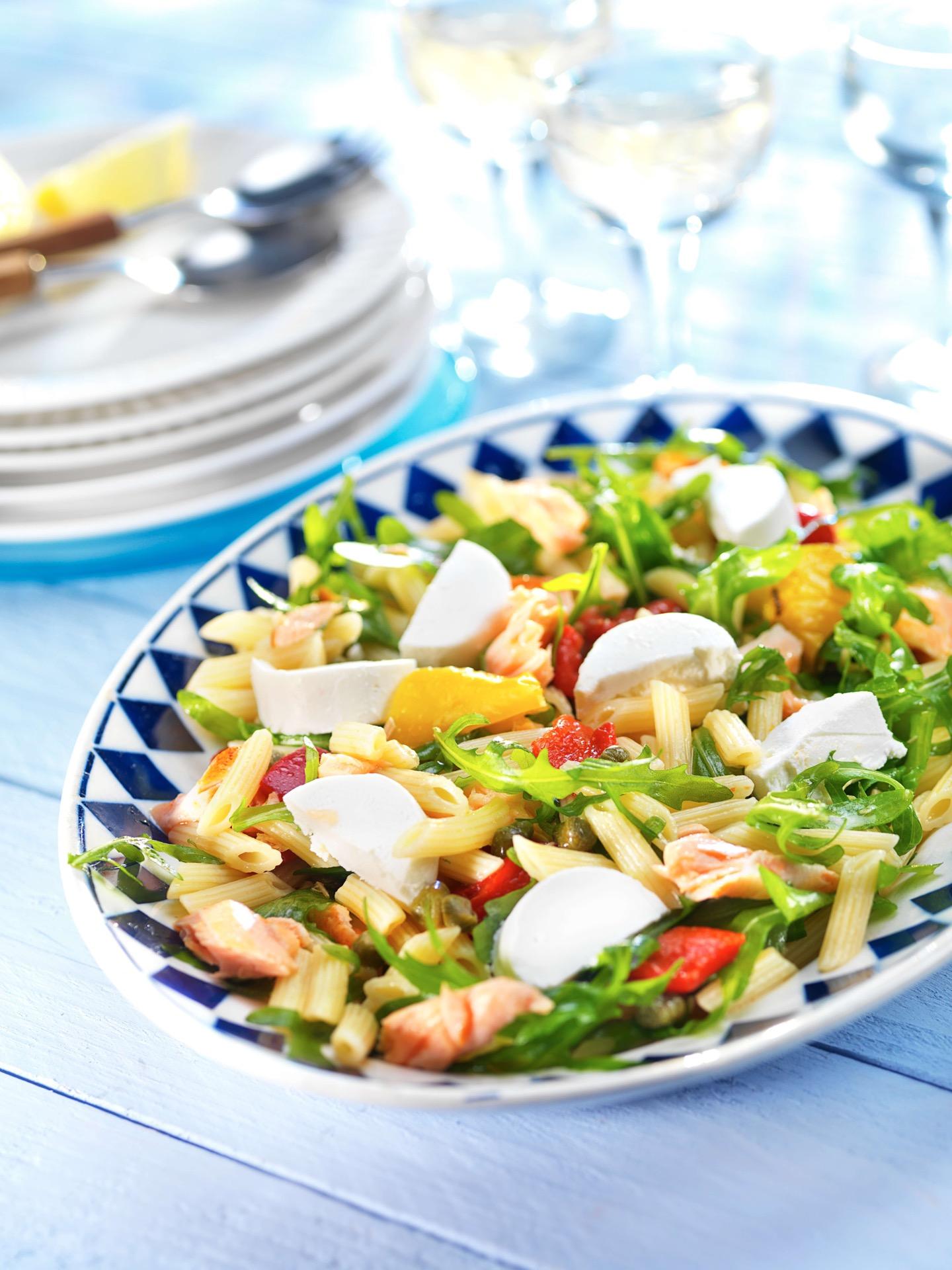 Salade de pâtes au fromage de chèvre et saumon frais